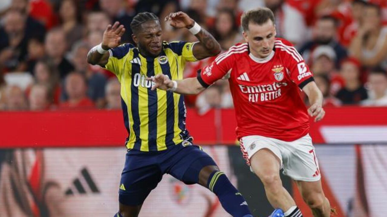 Aktürkoglu durante o particular frente ao Fenerbahçe, na Eusébio Cup