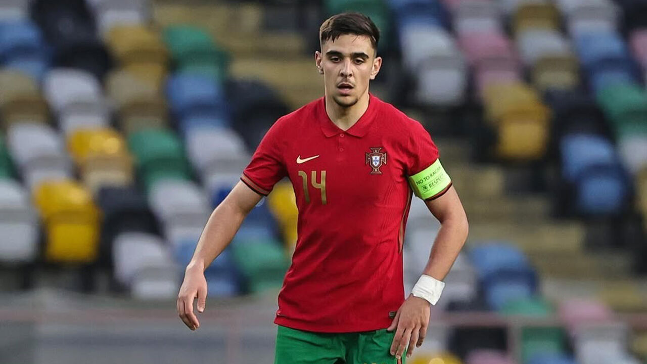 Diogo Monteiro vai trocar o Leeds pelo Arouca