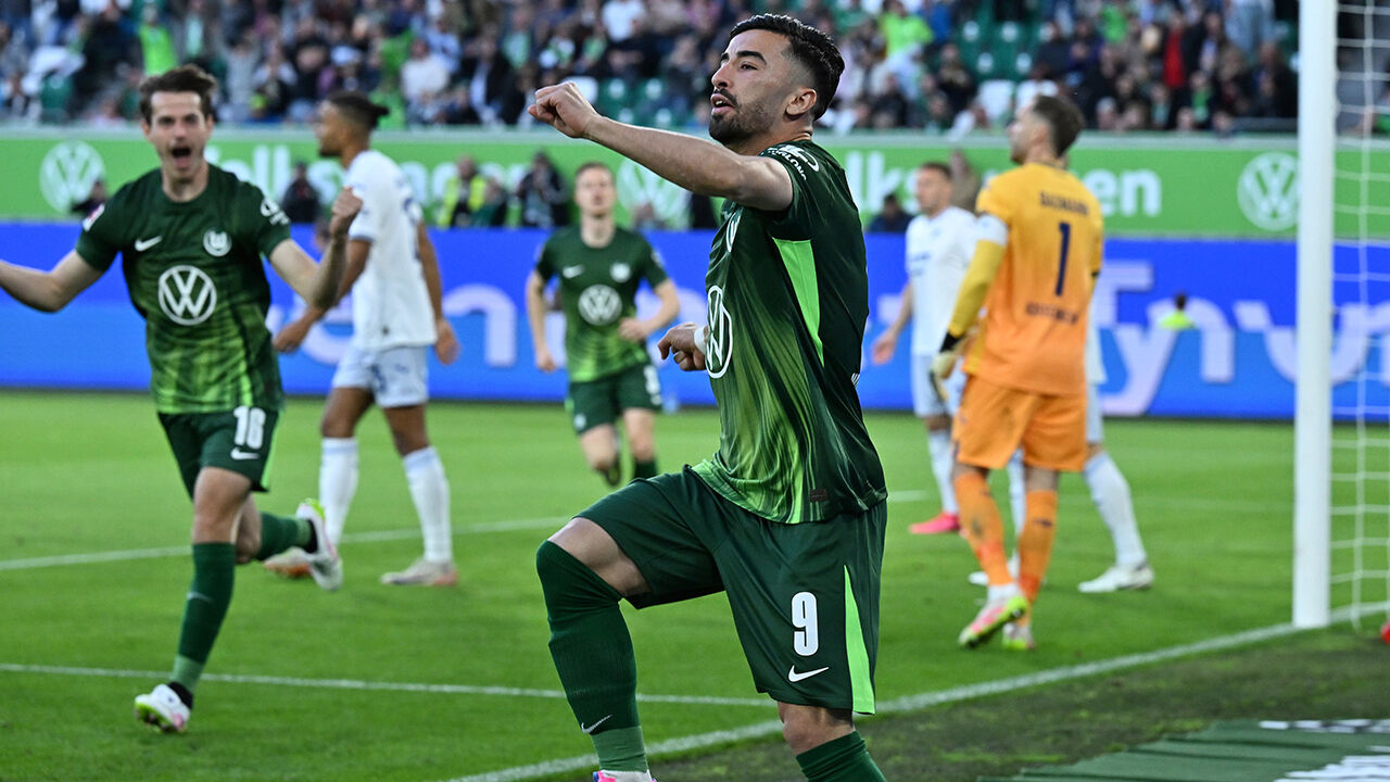 Mohamed Amoura, jogador do Wolfsburgo, celebrou um golo