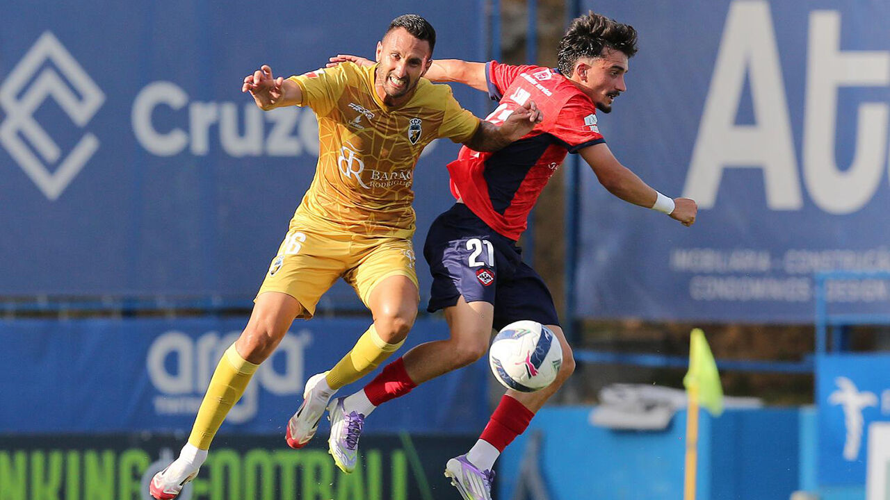 Farense empata com Oliveirense na II Liga, com golo de Falcão aos 90 minutos