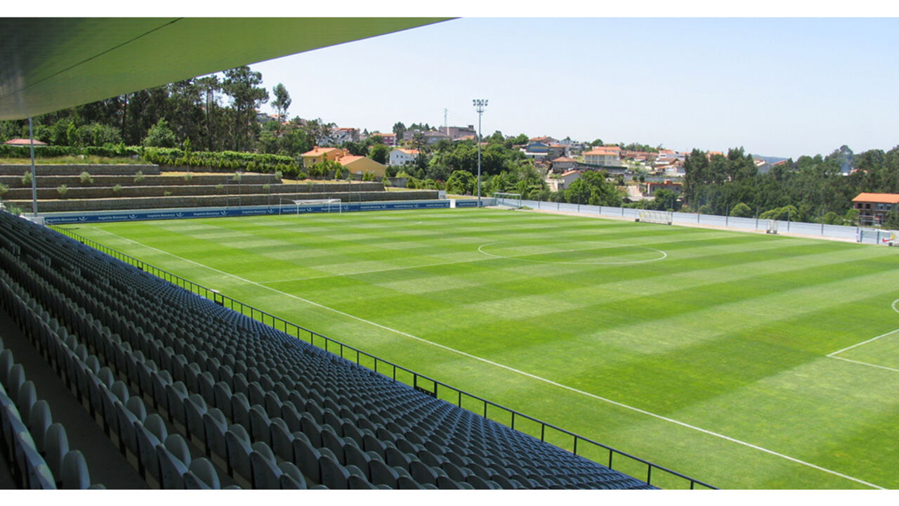 Estádio Luís Filipe Menezes recebe jogo entre Lus. Lourosa e Chaves
