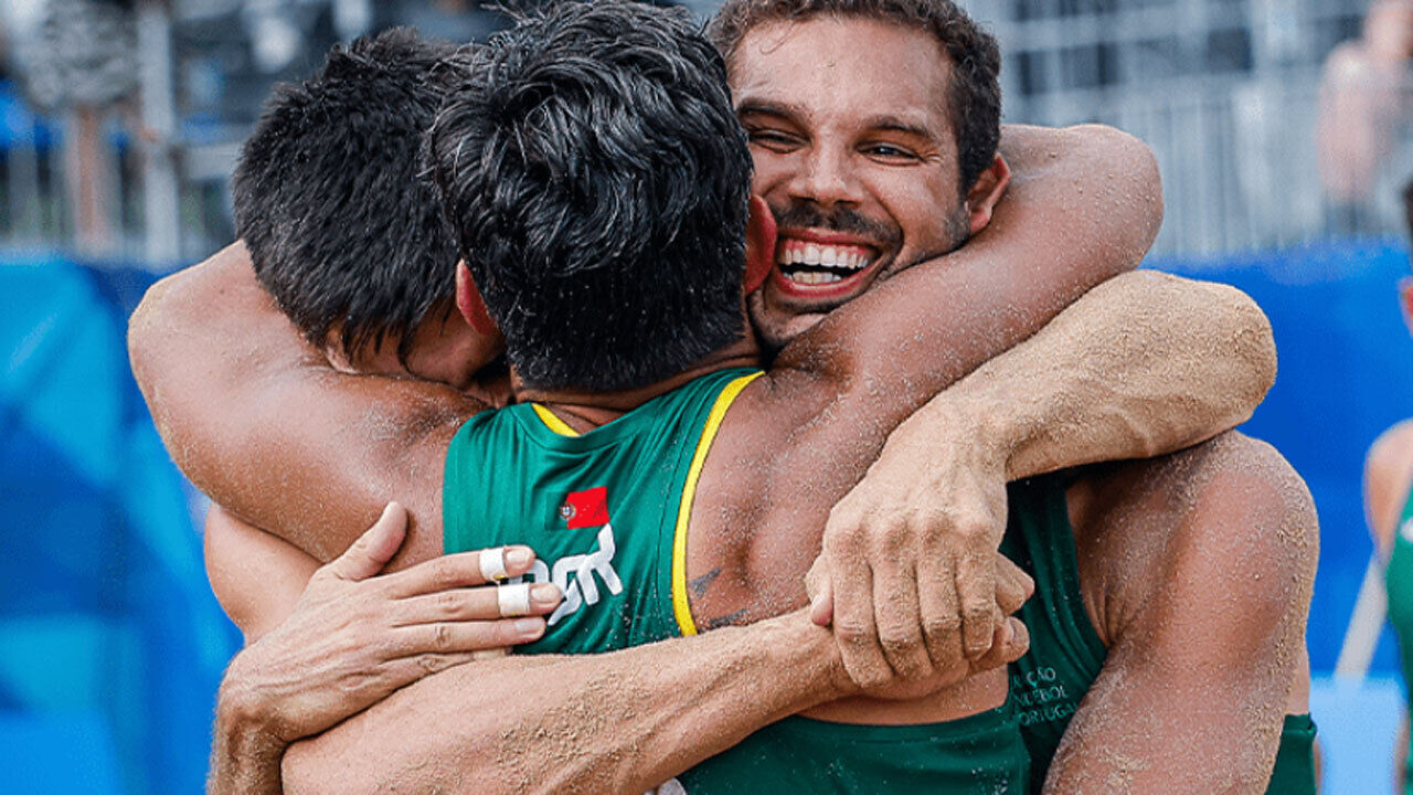 Seleção de andebol de praia conquista medalha de prata