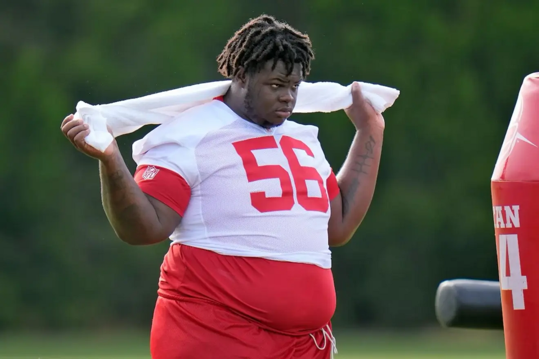 Desmond Watson fora devido a peso excessivo