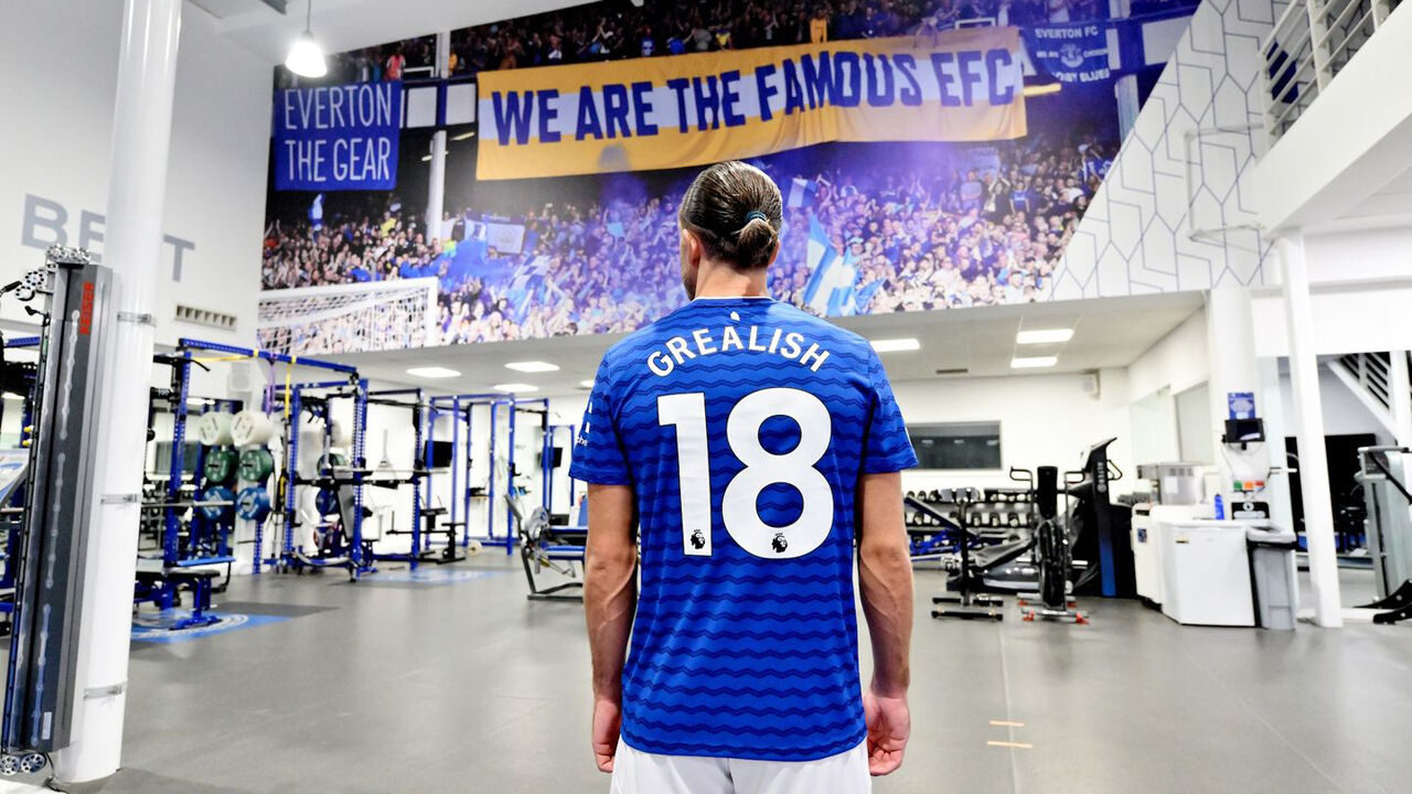 Jack Grealish reforça Everton por empréstimo do Manchester City