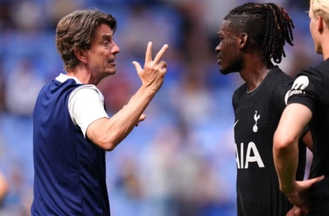 Frank castiga Bissouma por atrasos e falha Supertaça Europeia