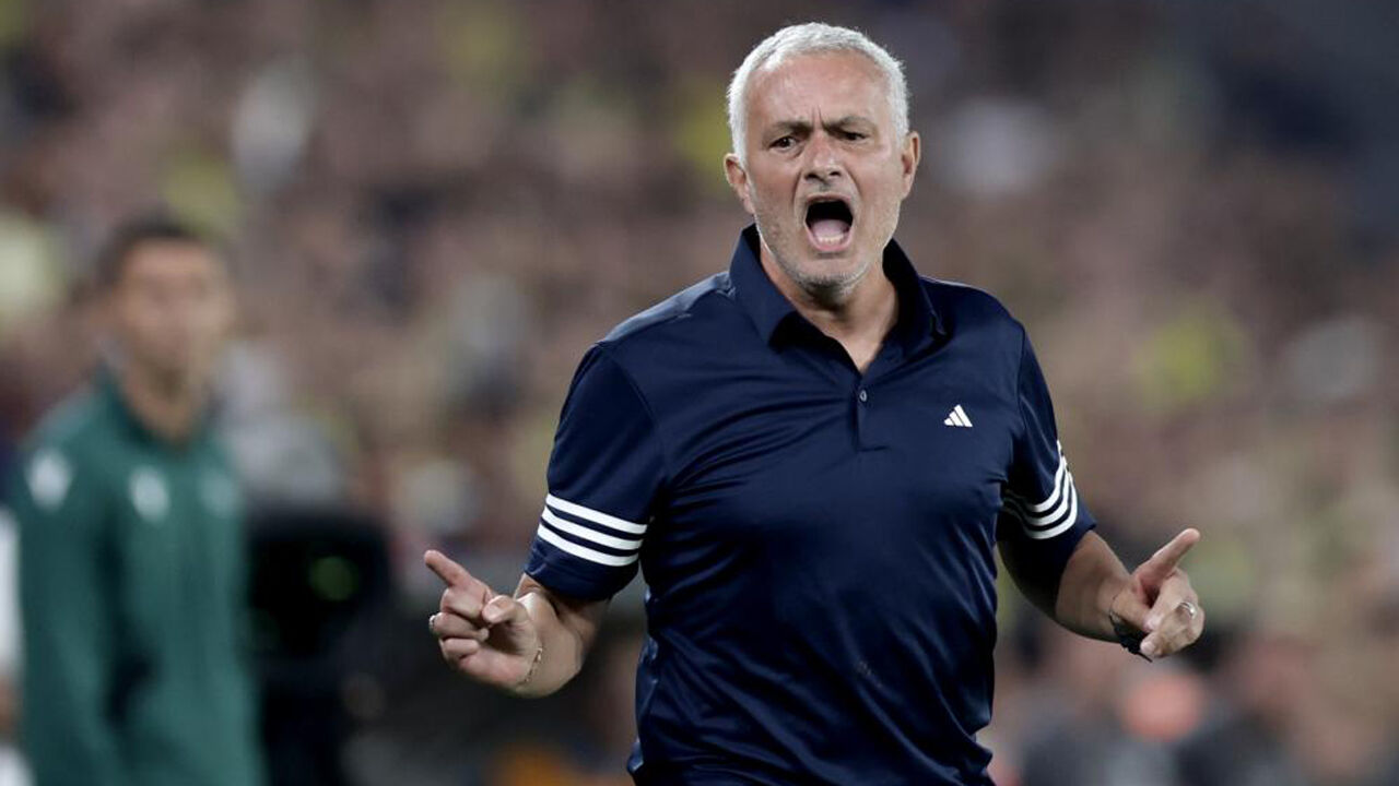 José Mourinho prevê um "enorme desafio" frente ao Benfica