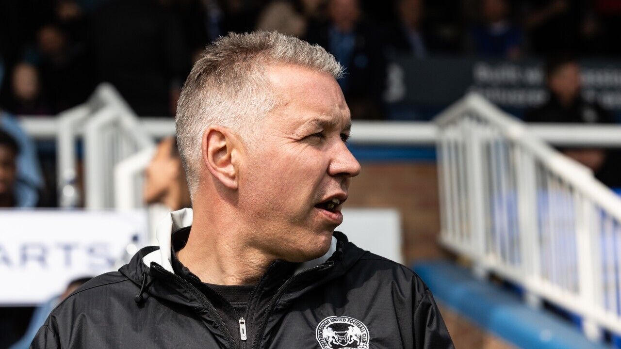 Darren Ferguson, filho de Alex Ferguson, orienta o Peterborough United