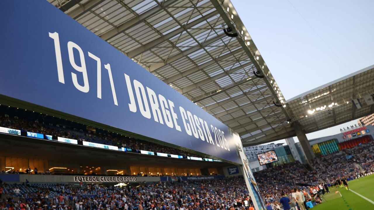 FC Porto multado por cântico a Jorge Costa e uso de pirotecnia no jogo com o V. Guimarães