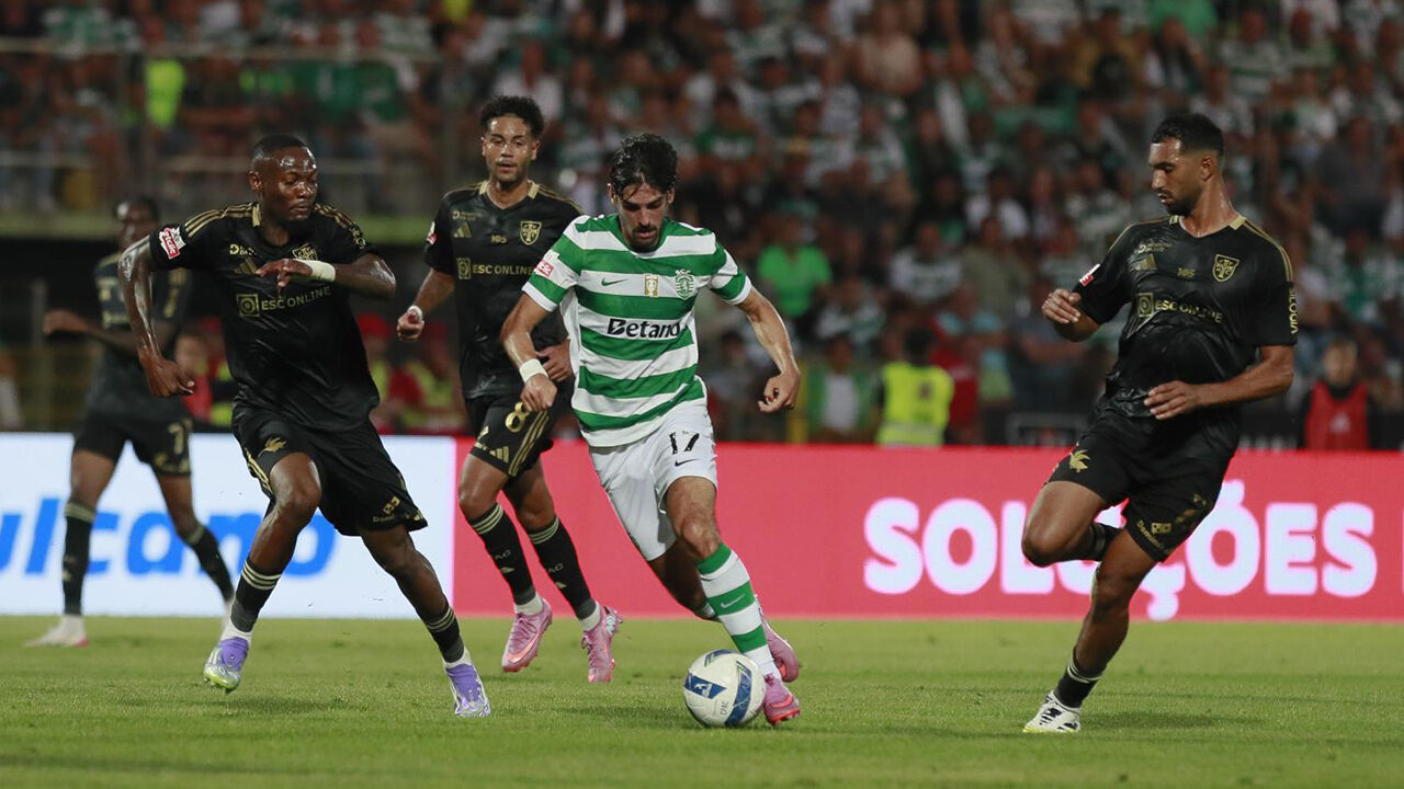 Sporting adquire a totalidade do passe de Trincão ao Barcelona por 11 milhões de euros