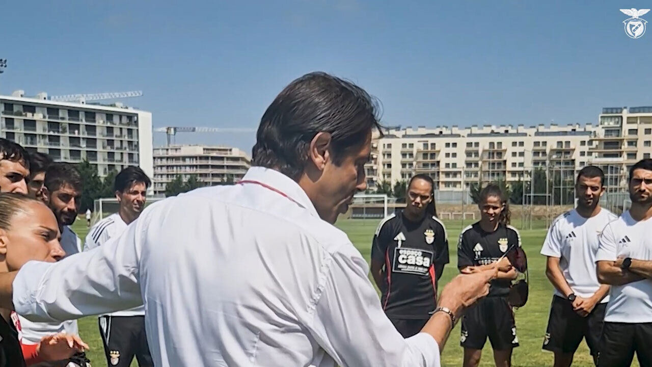 Rui Costa assiste ao treino da equipa feminina do Benfica no Benfica Campus