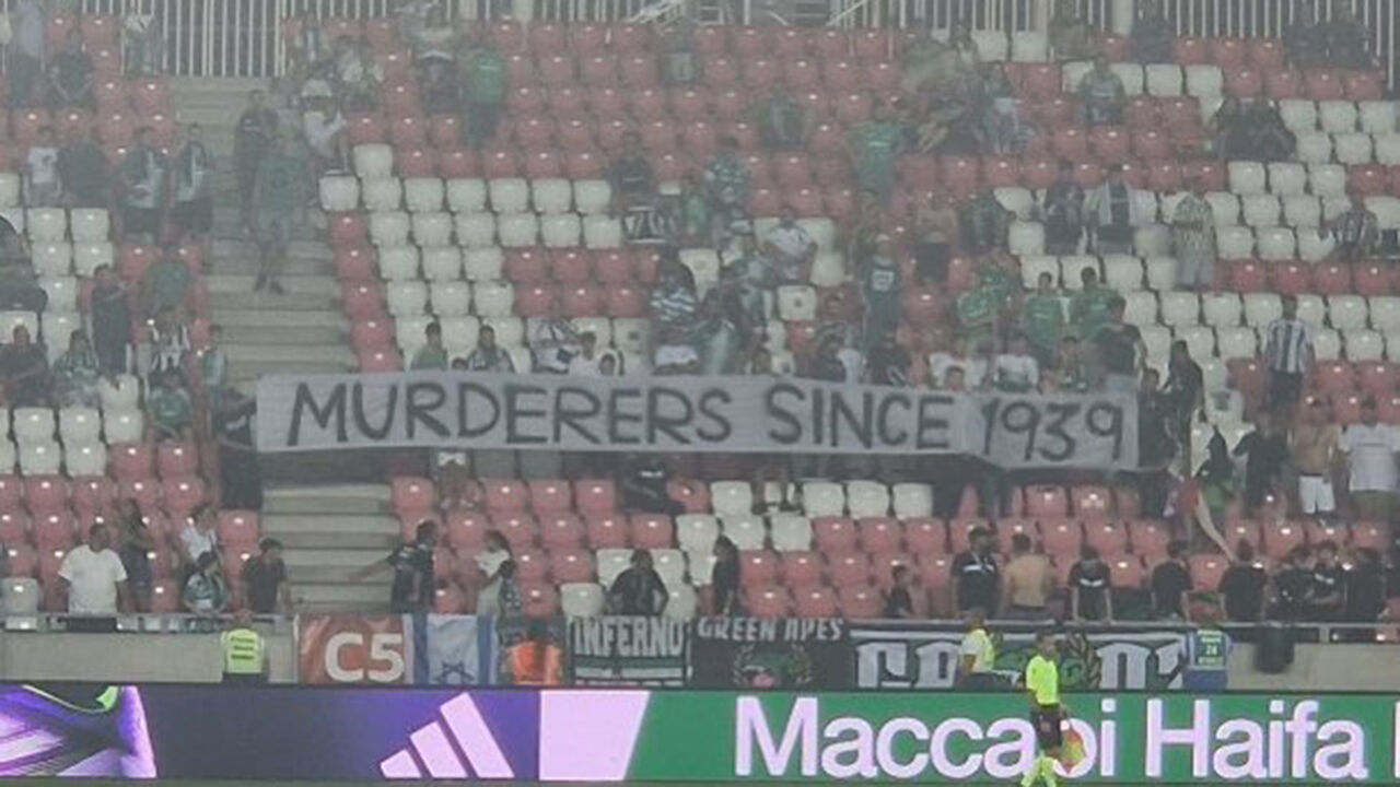 UEFA investiga faixa "assassinos desde 1939" exibida por adeptos do Maccabi Haifa contra polacos