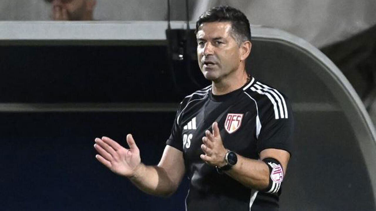 Paulo Sousa analisa jogo após derrotas e golos sofridos.
