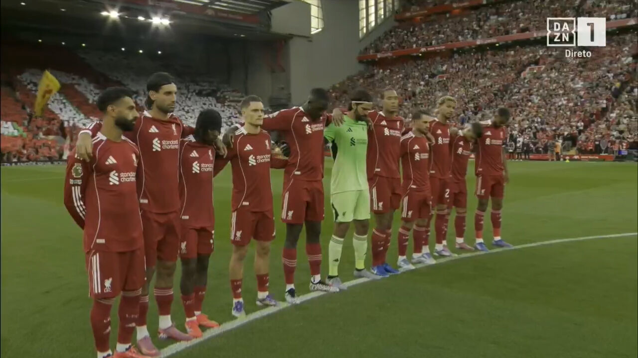 Anfield recorda Diogo Jota e André Silva em minuto de silêncio