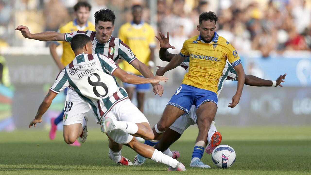 Rafik Guitane na mira do Elche, Espanha