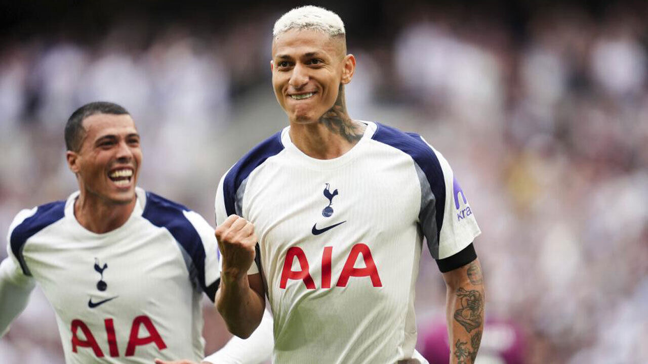 Richarlison a festejar