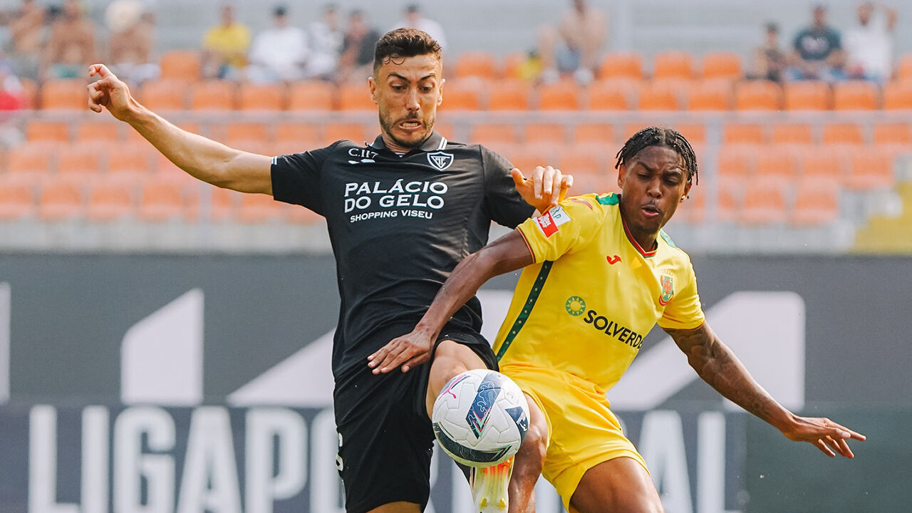 Académico de Viseu e Paços de Ferreira empatam 0-0 em jogo da II Liga no Estádio do Fontelo, Viseu