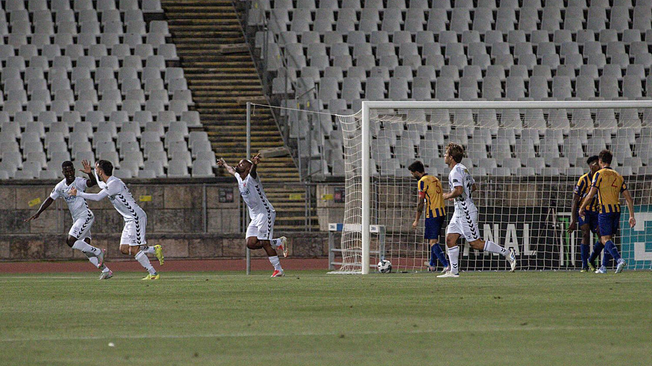 Belenenses vence Atlético com golo de Sambú no Estádio do Jamor