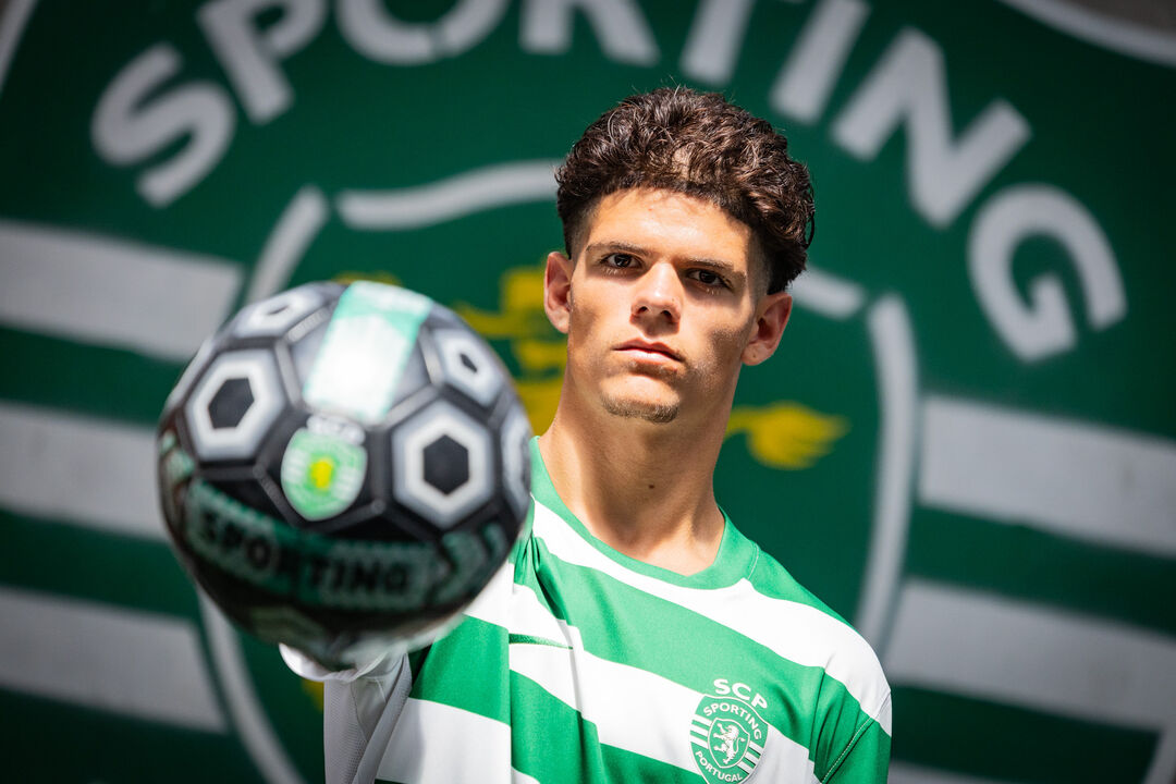 Leonardo Paulin, reforço do Sporting, vindo de Faro.
