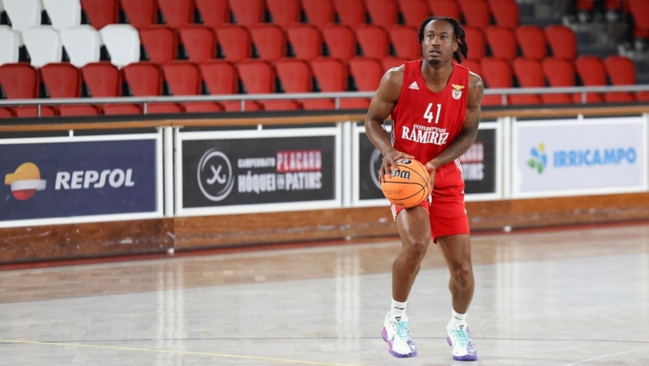 Koby McEwen é reforço para a nova época