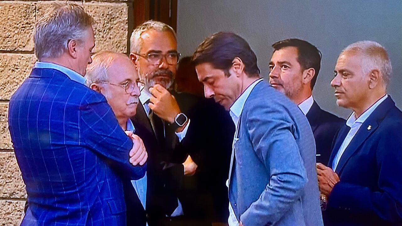 Órgãos sociais do Benfica no velório de Fernando Cruz com Rui Costa