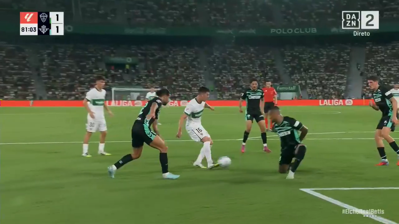 Martim Neto destaca-se na estreia pelo Elche com assistência