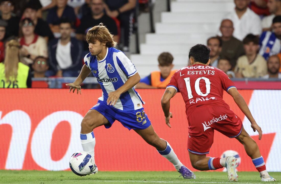 Rodrigo Mora em campo: talento e entusiasmo no FC Porto