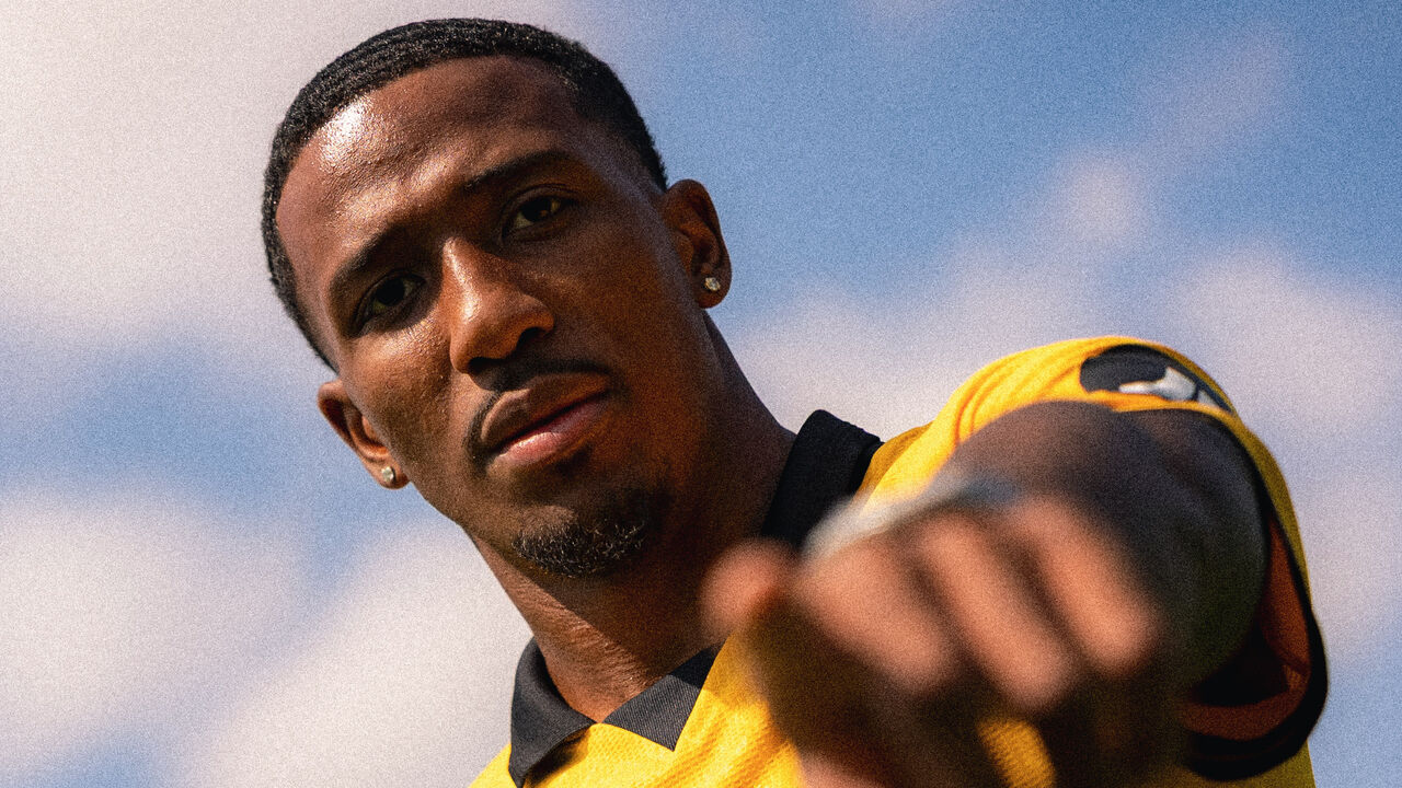  Jackson Tchatchoua assina contrato com o Wolverhampton por cinco temporadas