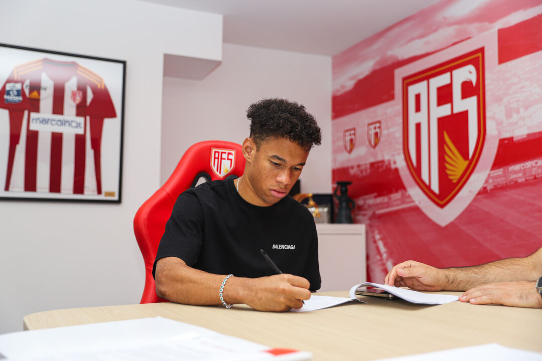 Lateral-direito quer somar ganhar experiência na 1ª Liga