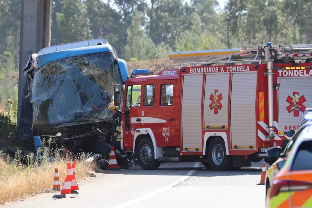 Um morto e 31 feridos em acidente com autocarro no IP3 em Tondela 