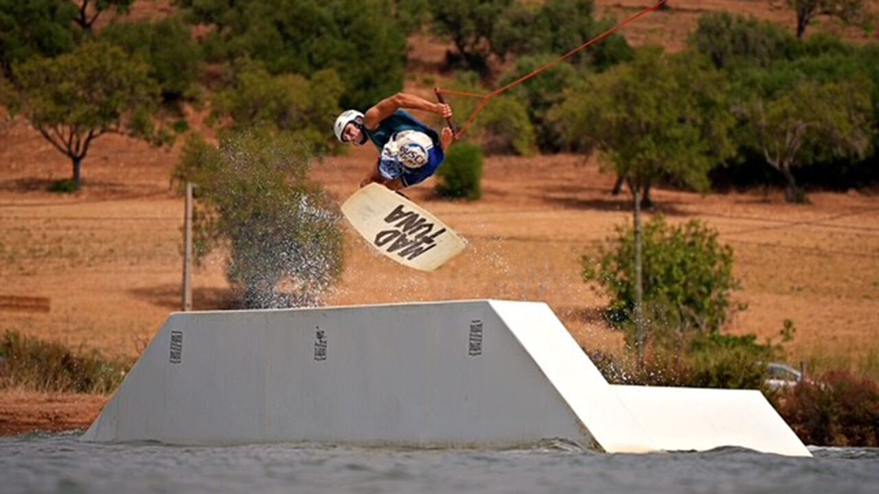 Wakeboarders competem em Lagos no Campeonato Nacional de Wakeboard Cable