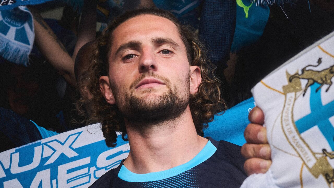 Adrien Rabiot durante uma sessão fotográfica no Marselha