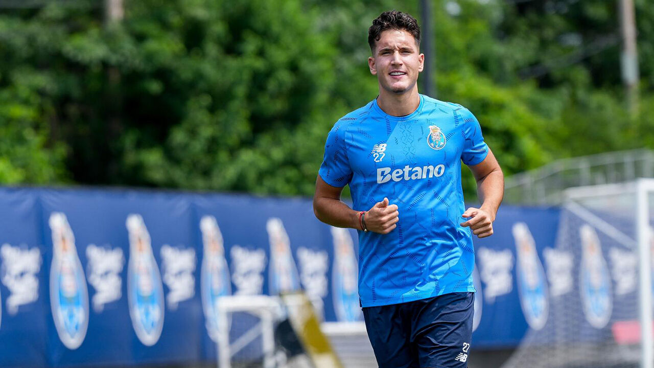 Deniz Gül, alvo do Besiktas, permanece no FC Porto, apesar do interesse turco