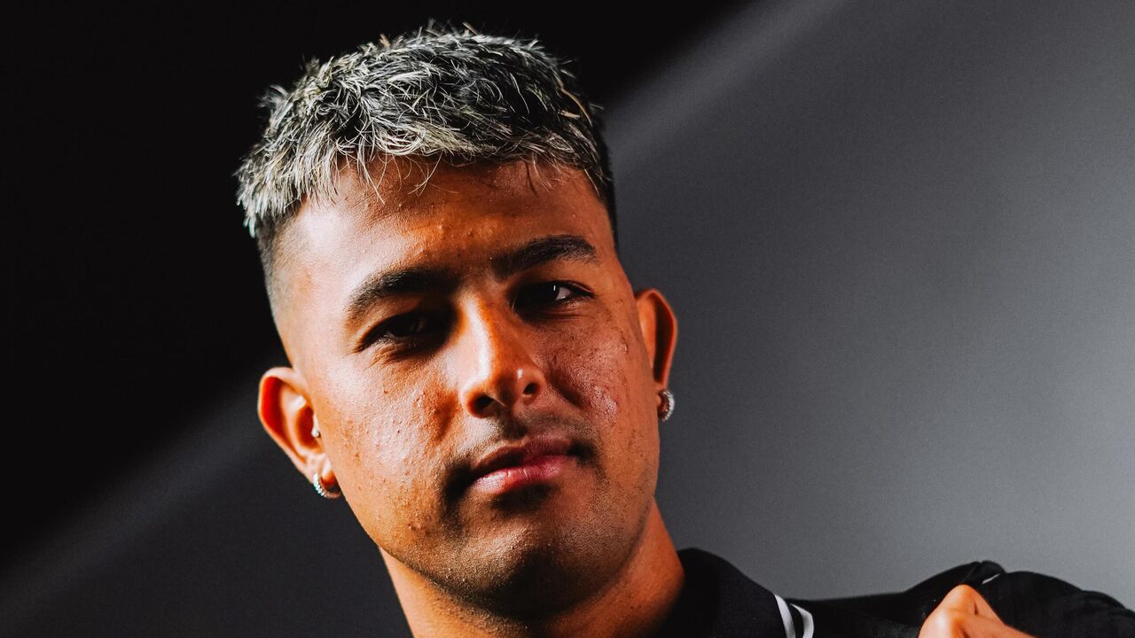 Álvaro Zamora, internacional da Costa Rica, reforça o Ac. Viseu por empréstimo do Aris