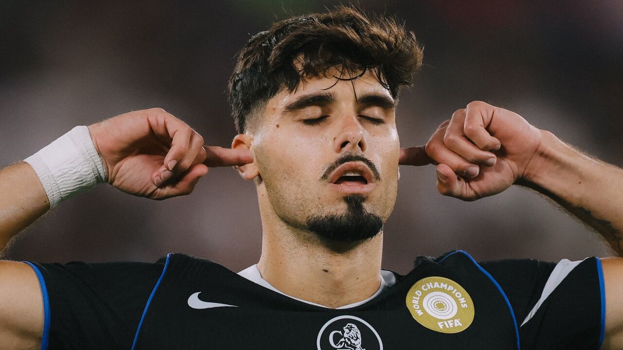 Pedro Neto comemora golo frente ao West Ham