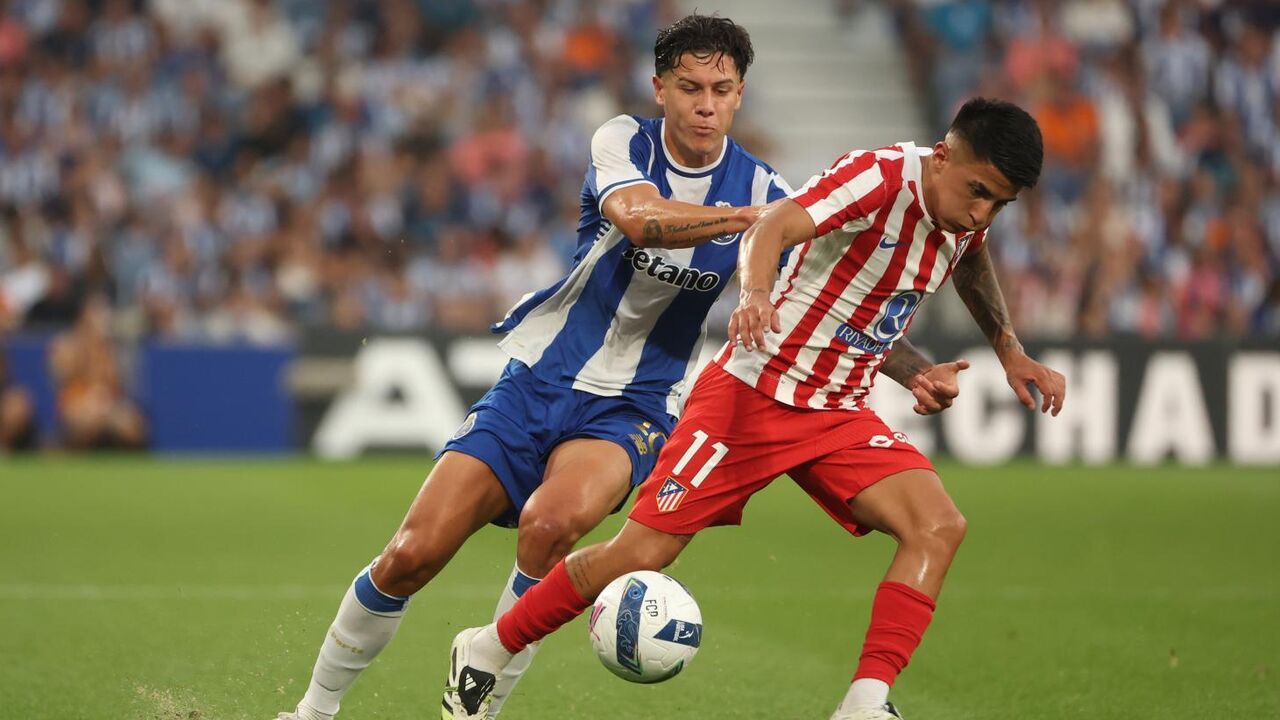 Nehuén Pérez frente ao Atlético Madrid, no jogo de apresentação do FC Porto