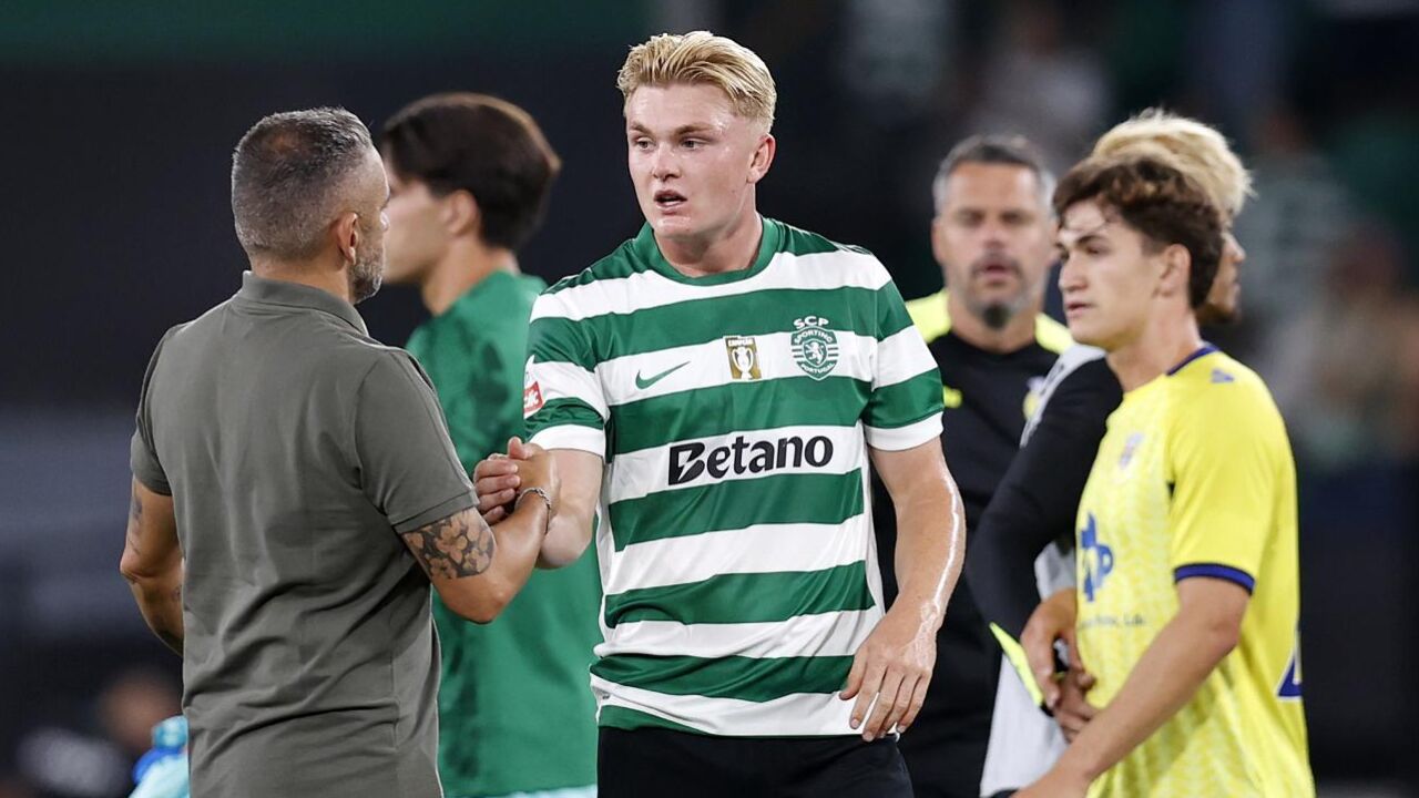 Rui Borges e Conrad Harder à conversa no final do Sporting-Arouca