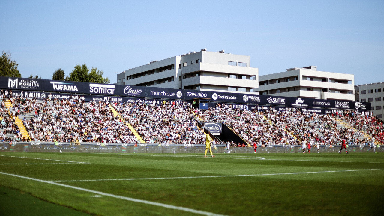 Municipal de Famalicão está convertido numa fortaleza - Famalicão - Jornal  Record