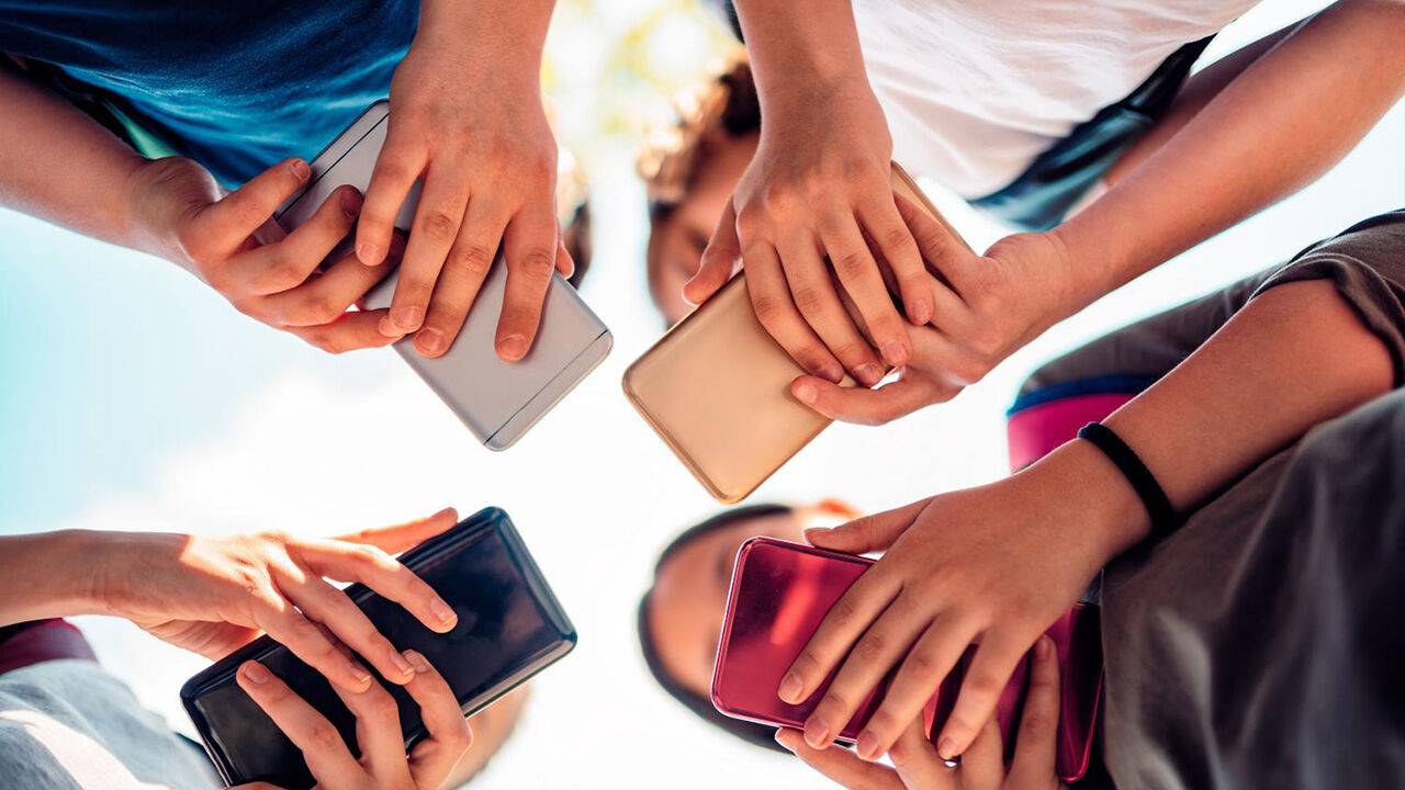 Escolas podem proibir telemóveis a alunos do 3.º ciclo, medida já adotada no 1.º e 2.º ciclo