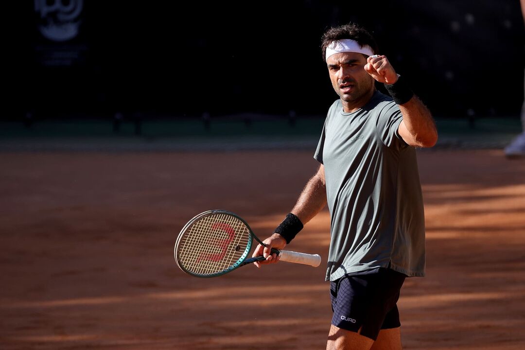 Trio português avança no Porto