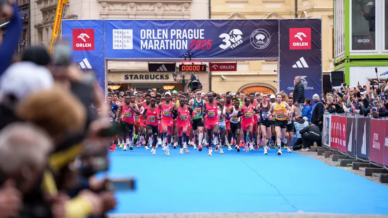Maratona de Praga 2025 atrai atletas e entusiastas do desporto
