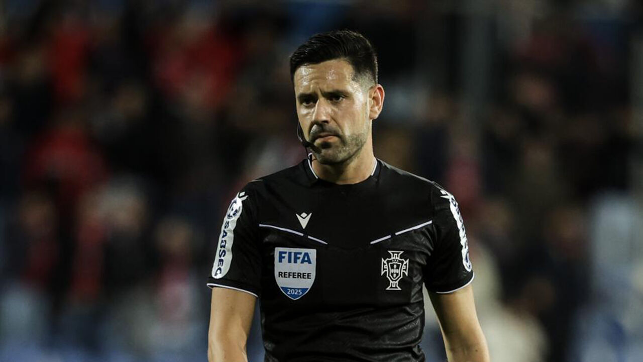 Árbitro João Pinheiro apita o Sporting-FC Porto de sábado