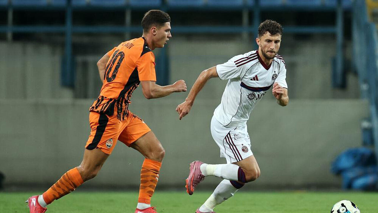 Luís Castro elogia Sudakov, possível reforço do Benfica: "Benfica escolheu bem"