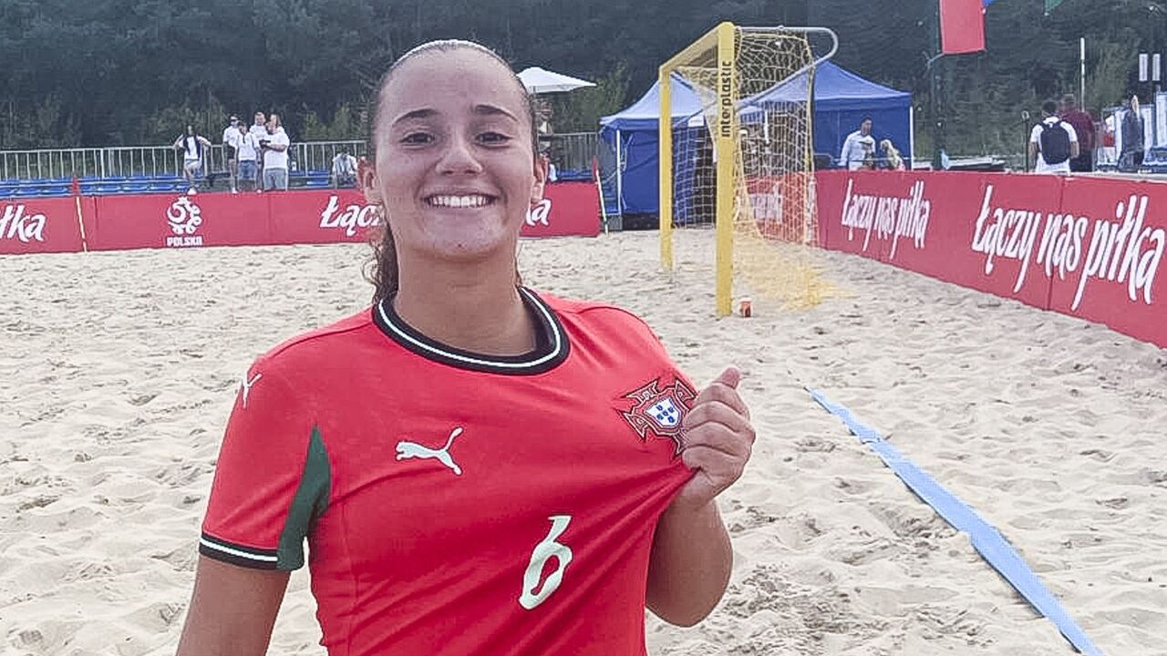 Joana Vasco marca golo na estreia pela seleção portuguesa de futebol de praia contra a Polónia