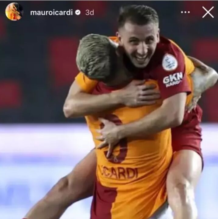 Icardi celebra com turco