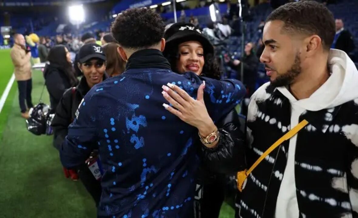 Jadon Sancho pondera jogar nos EUA para ficar perto da namorada