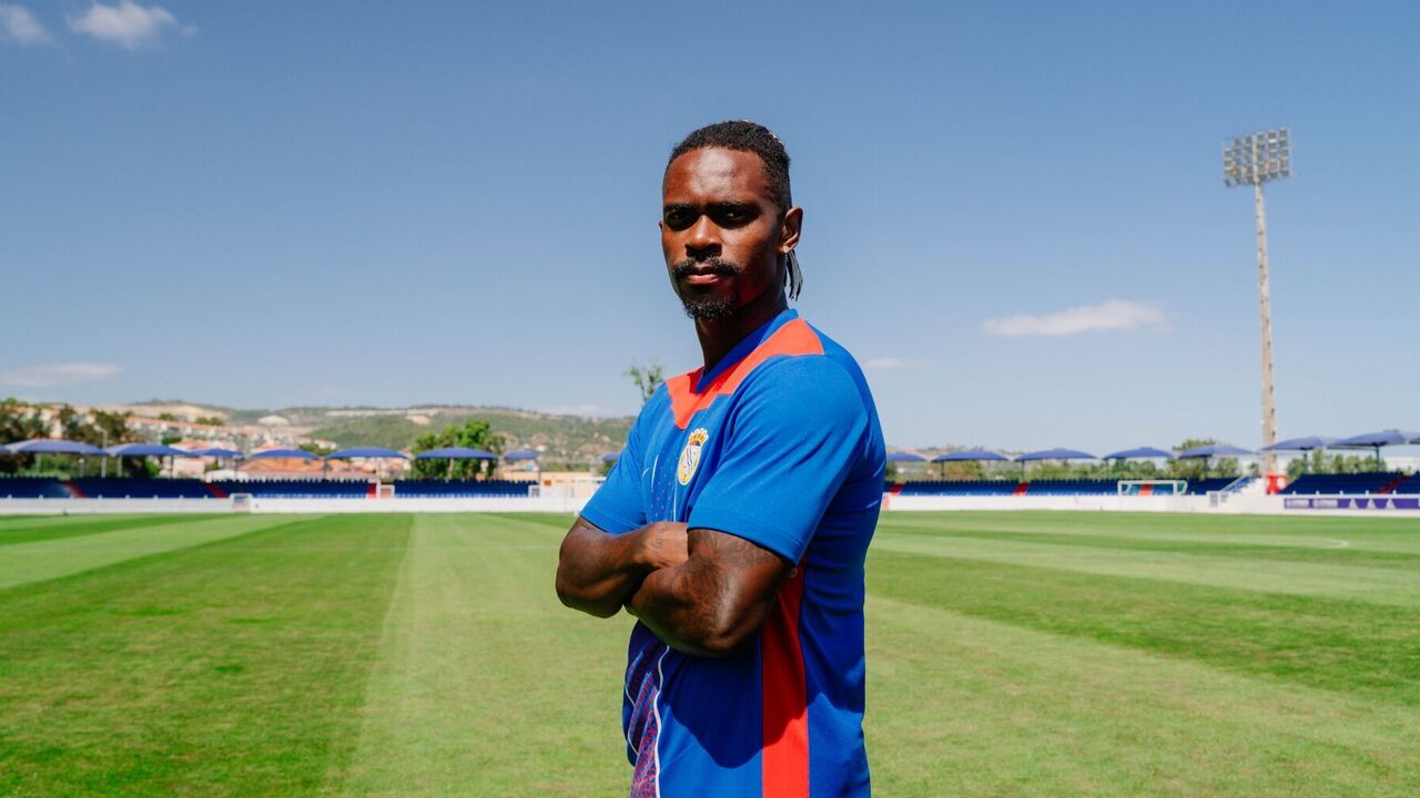 Lincoln com as cores do Alverca