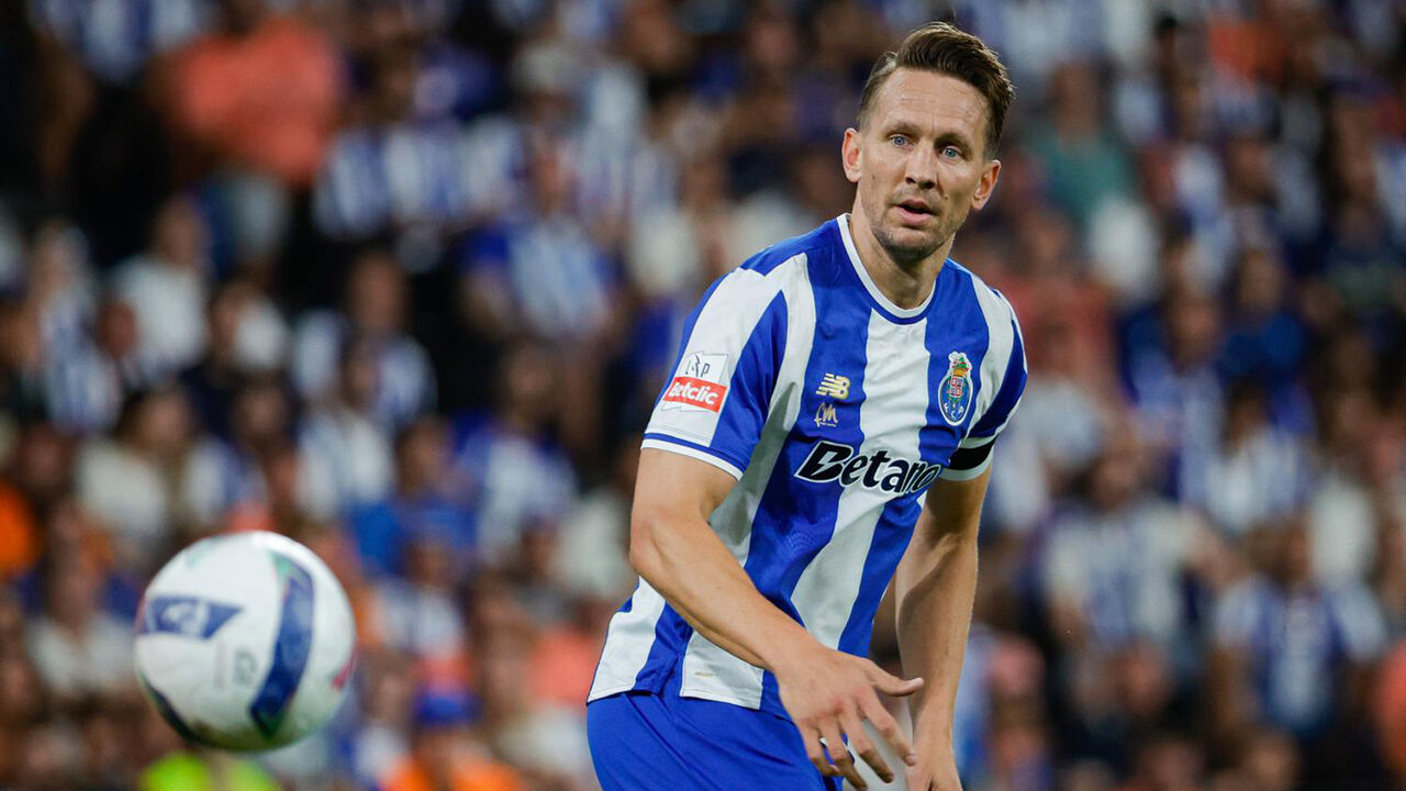 Jogador do FC Porto em campo durante uma partida