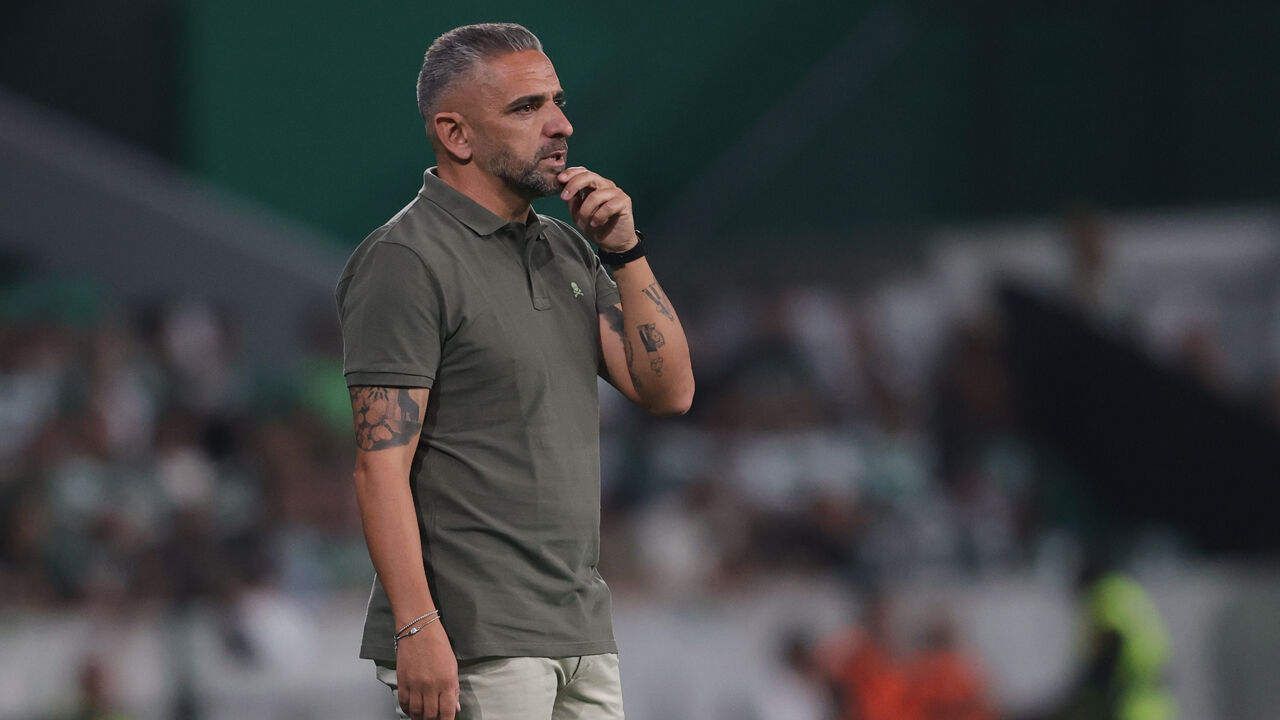 Rui Borges reage durante o Sporting-FC Porto