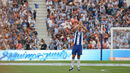 Luuk de Jong na apresentação do FC Porto saúda os adeptos.
