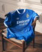 Azul e branco: Real Madrid apresenta terceiro equipamento